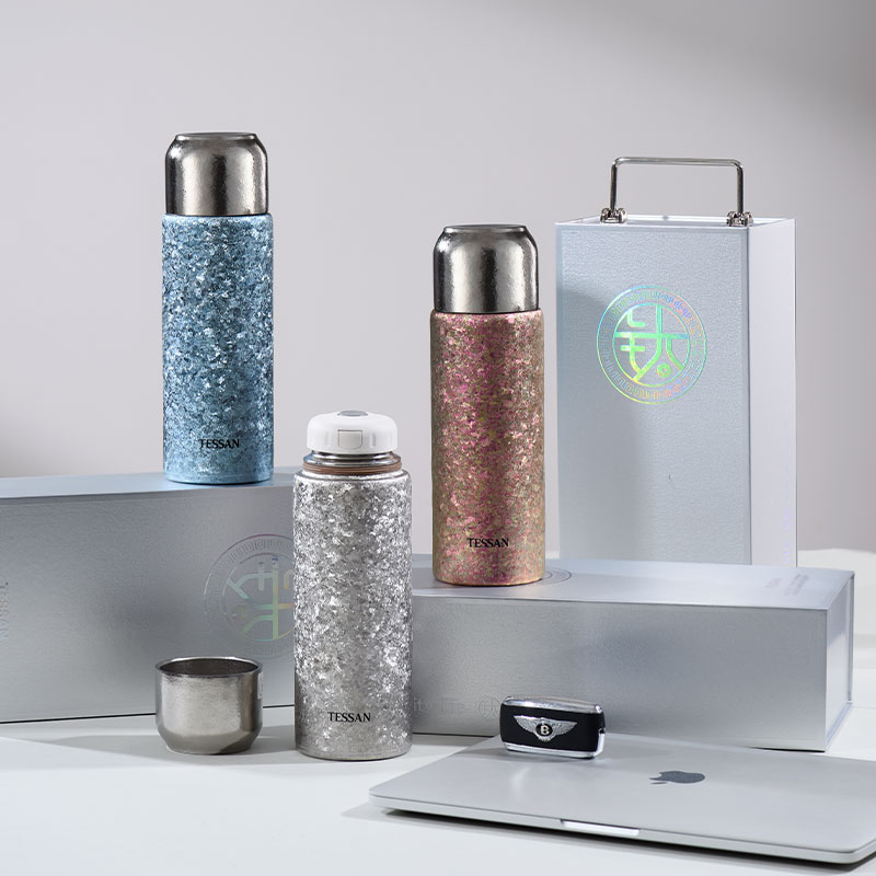 500毫升钛合金真空保温水杯,适用于家庭办公车